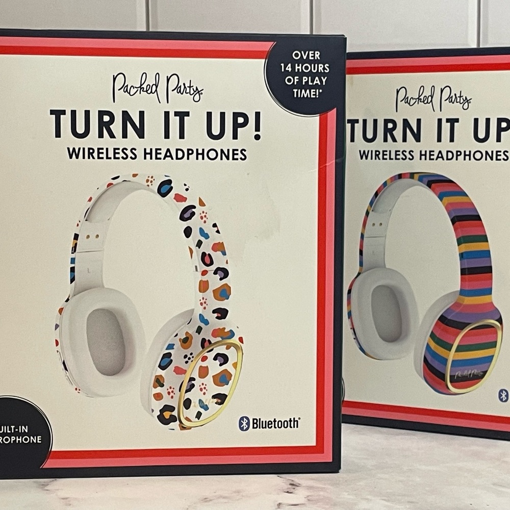 Turn It Up! Wireless Headphones Set